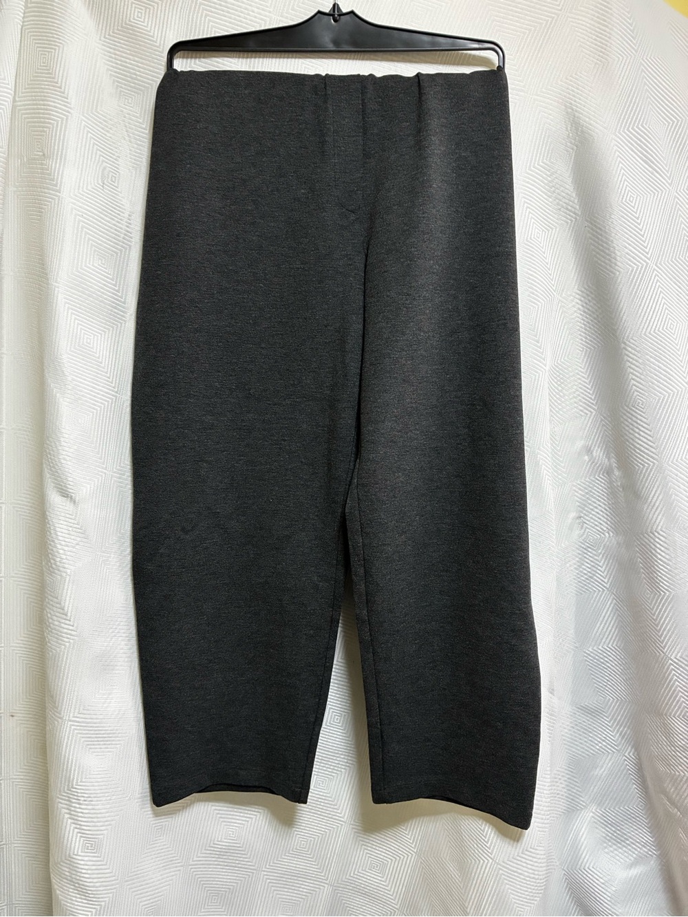 Women's Pull-On Capris in Dark Charcoal